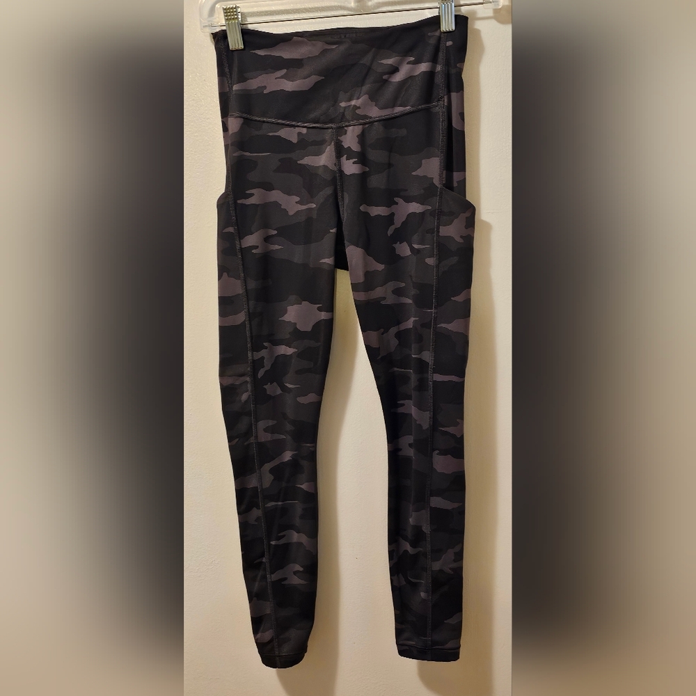 Athleta Ultimate Camo 7/8 Tight Women's Size XS